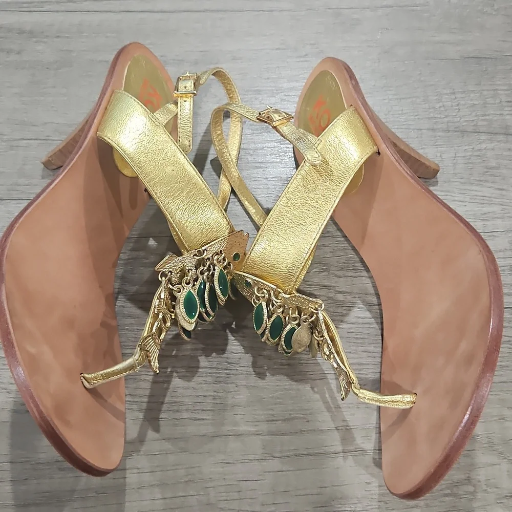 Kors Michael Kors Gold Thing Green Fish Embellishments Size 7M Sandals - Picture 4 of 14